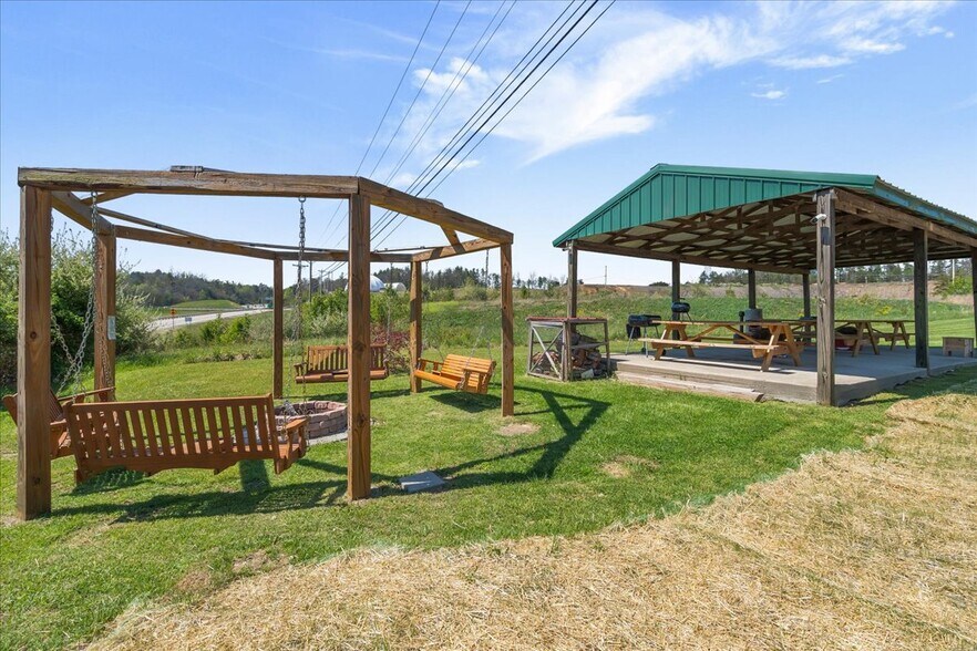 More Photos Of 182 Quillen Chapel Service Rd, Campton Hotel For Sale