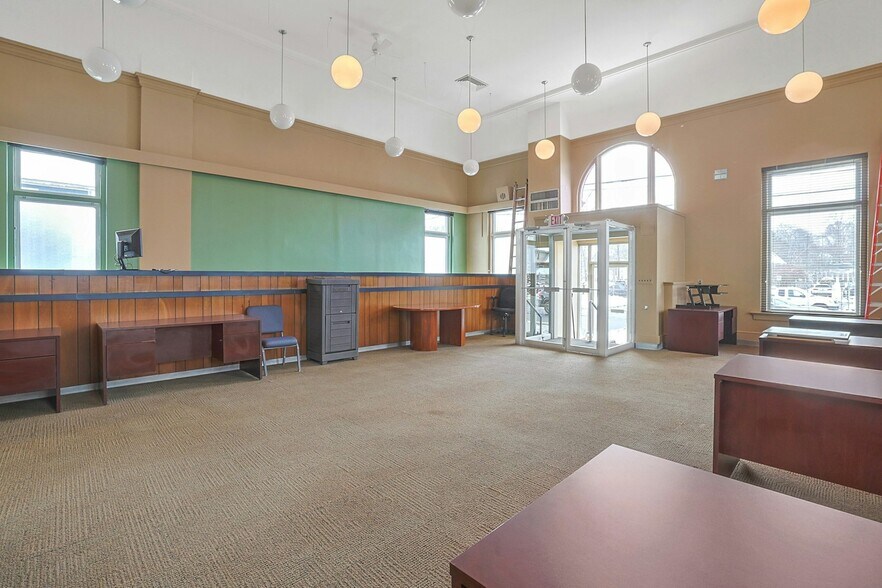 More Photos Of 637 Main St, Sparkill Bank For Lease