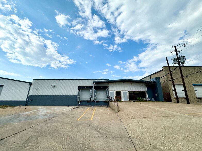 More Photos Of 1611 Hinton St, Dallas Distribution For Lease