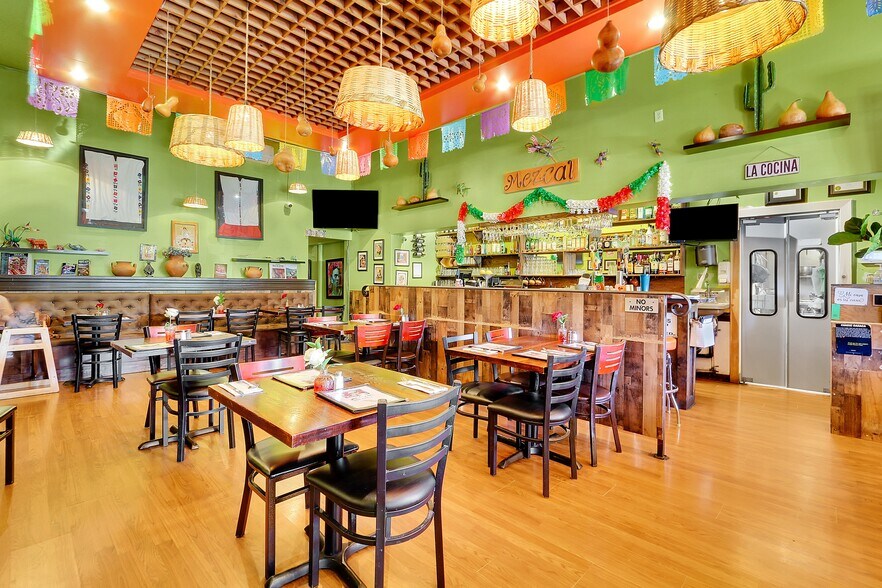 More Photos Of 8030 Railroad Ave SE, Snoqualmie Supermarket For Sale