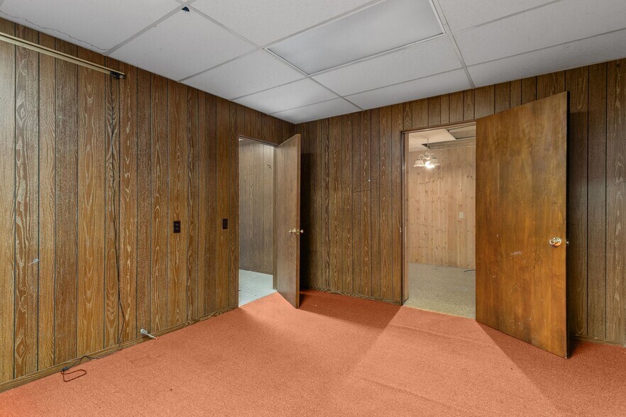 More Photos Of 754 N Main St, Oshkosh General Retail For Sale