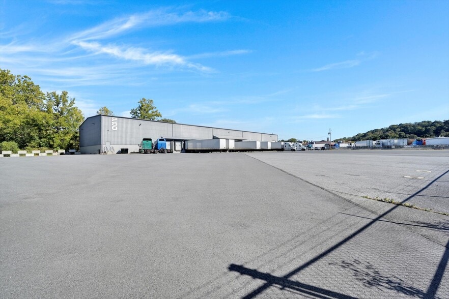 More Photos Of 280 Grand St, Hamburg Warehouse For Sale