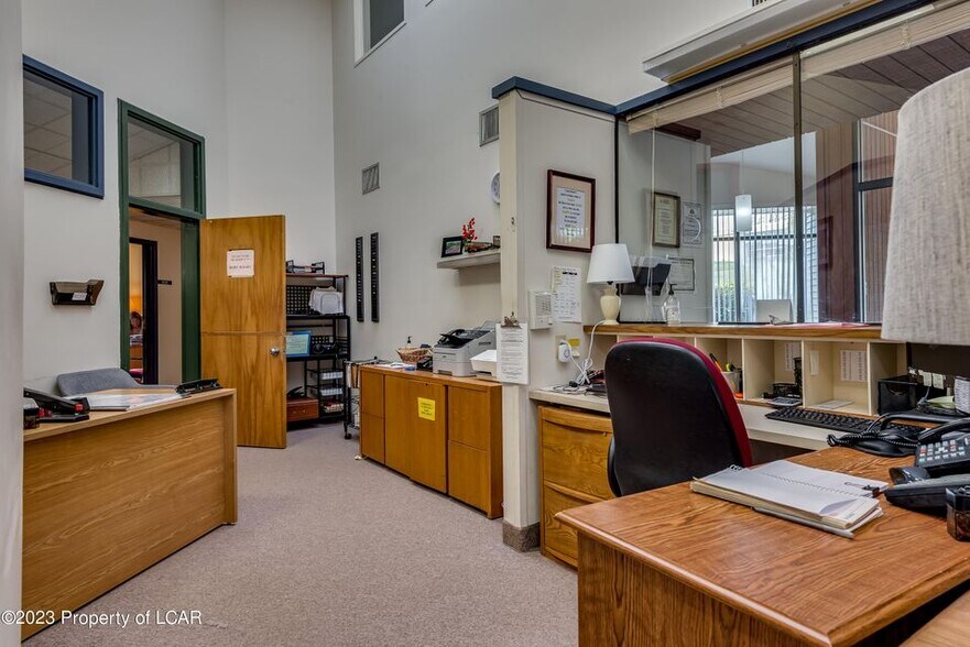 More Photos Of 104 Woodward Hill Rd, Edwardsville Office For Sale