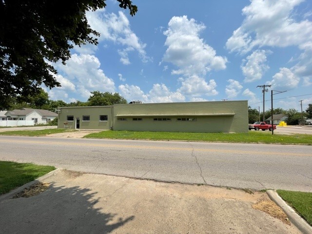 Primary Photo Of 424 W 10th St, Shawnee Warehouse For Sale