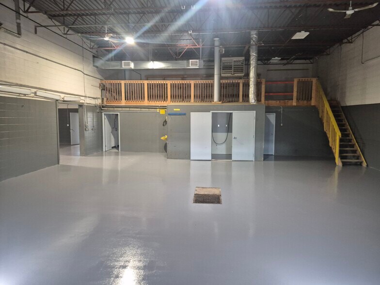 More Photos Of 8101 102 Ave, Peace River Warehouse For Lease