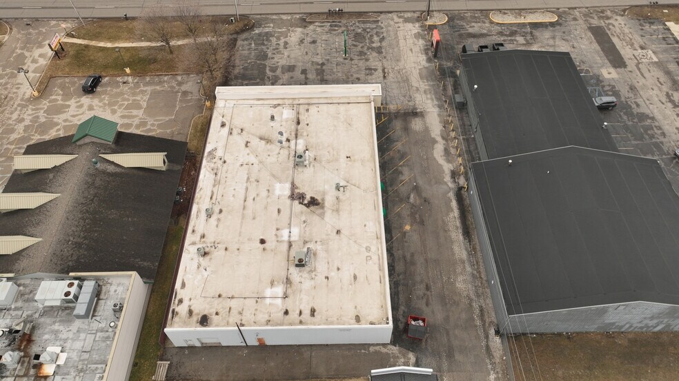 More Photos Of 3220 Bay Rd, Saginaw Storefront For Sale