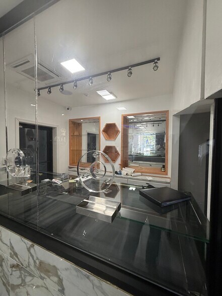 More Photos Of 3008-3010 Jerome Ave, Bronx Warehouse For Lease