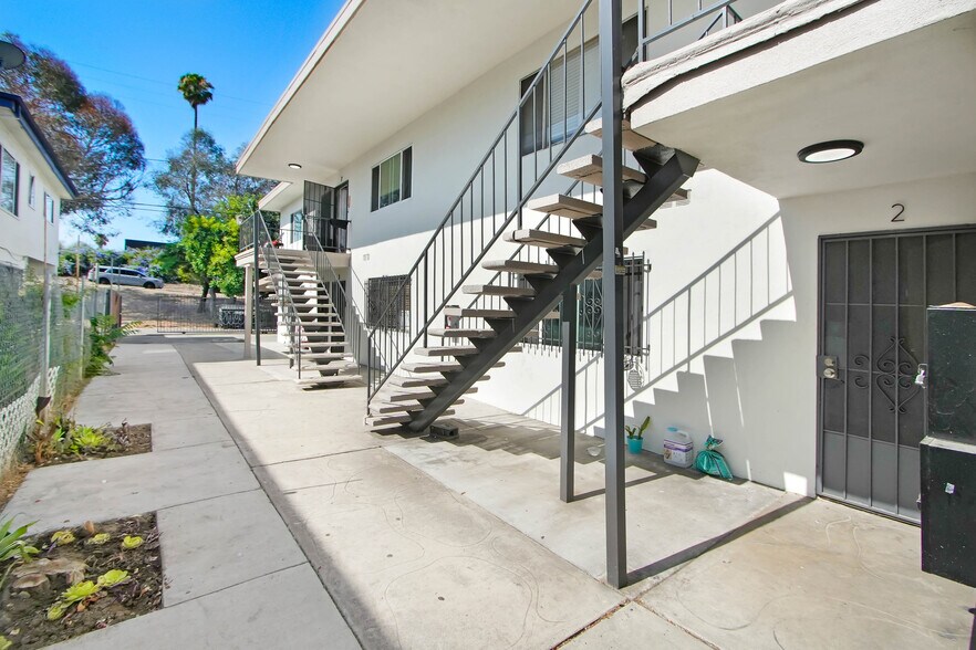 More Photos Of 1862 W 20th St, Los Angeles Apartments For Sale