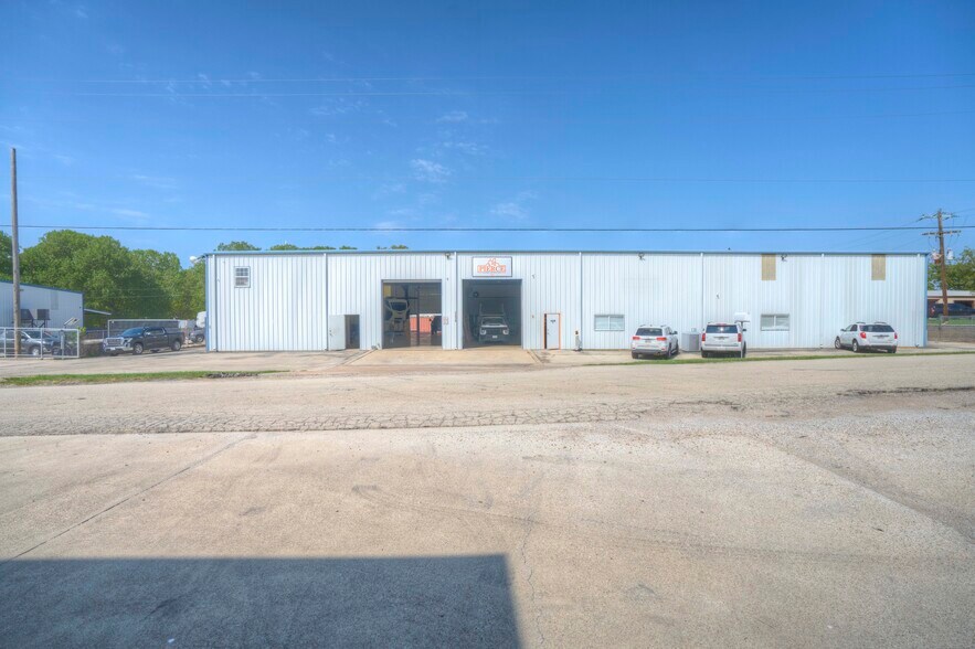 More Photos Of 11578 Airway Blvd, Roanoke Warehouse For Sale