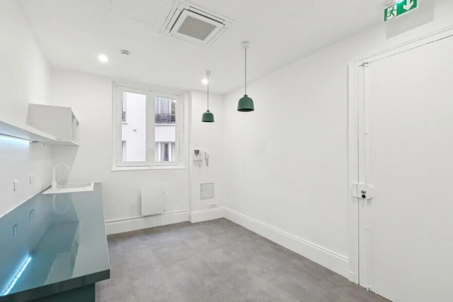 More Photos Of 10 Avenue De L'Opera, Paris Office For Sale