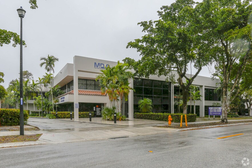 Primary Photo Of 15495 Eagle Nest Ln, Miami Lakes Medical For Lease