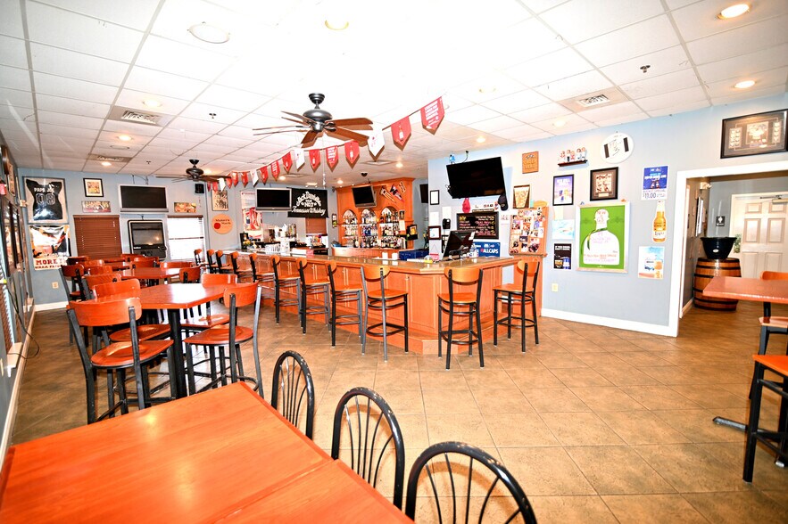 More Photos Of 15120 Washington St, Haymarket Restaurant For Sale