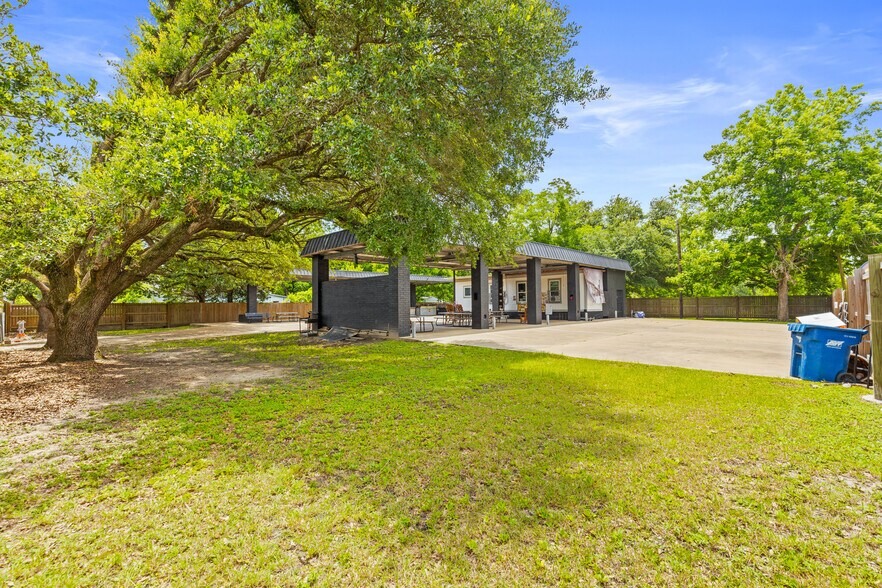 More Photos Of 510 Walker st, Trinity Fast Food For Sale
