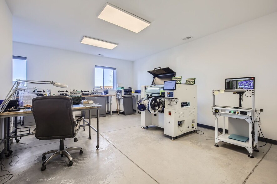 More Photos Of 955 Merchant Ct, Windsor Flex For Sale