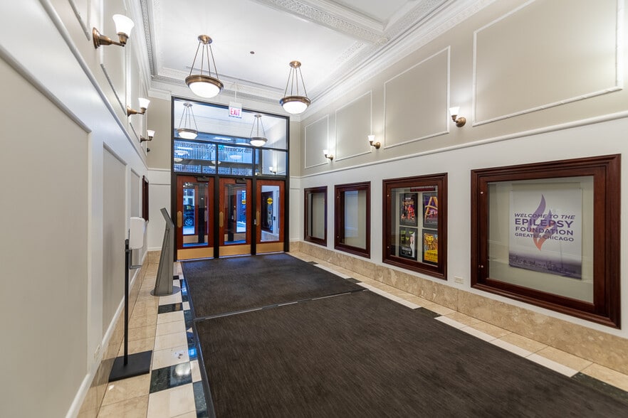 More Photos Of 17 N State St, Chicago Office For Lease