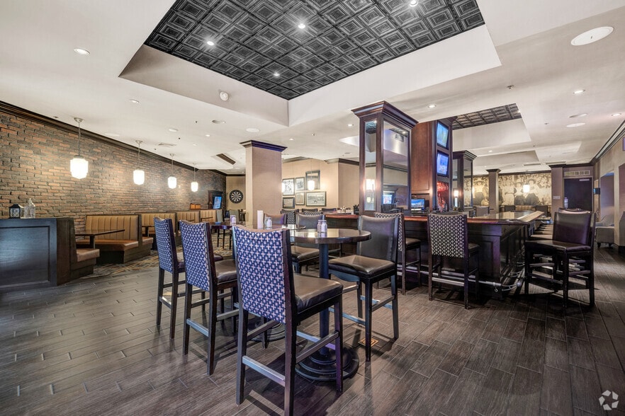More Photos Of 15700 John F Kennedy Blvd, Houston Hotel For Sale