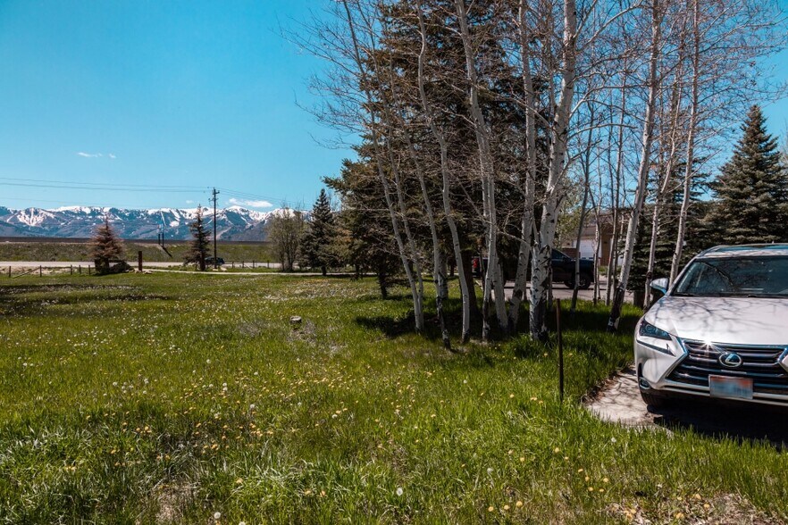 More Photos Of 700 Bitner Rd, Park City Office For Sale