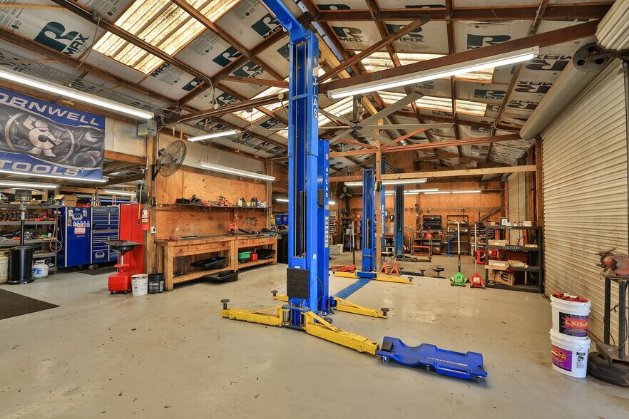 More Photos Of 17163 Rabon Chapel Rd, Montgomery Service For Sale