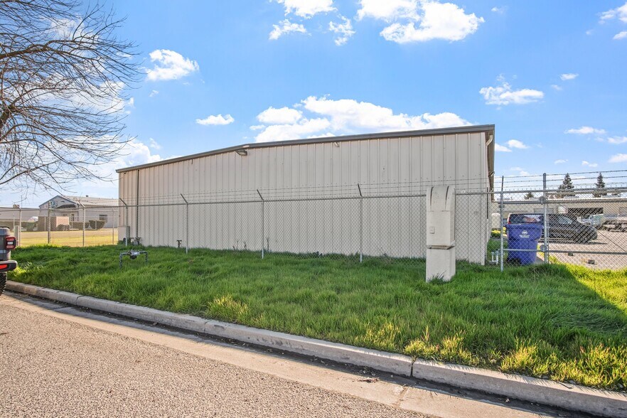 More Photos Of 460 Airpark Rd, Atwater Warehouse For Lease