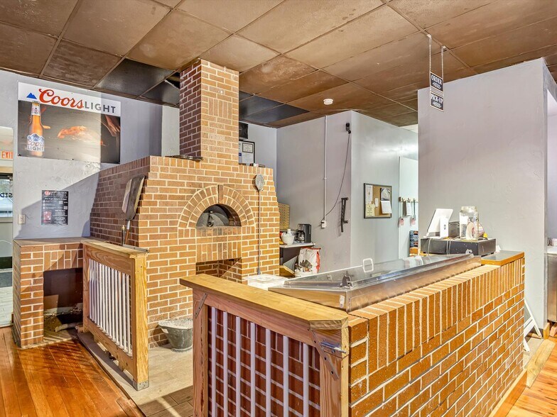 More Photos Of 116 N Main St, Marissa Freestanding For Sale