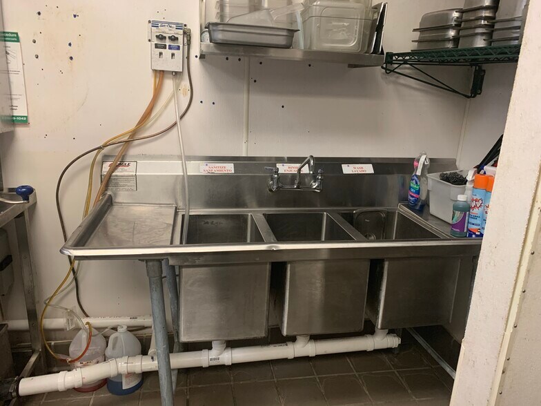 More Photos Of 48 School St, Lincoln Restaurant For Sale