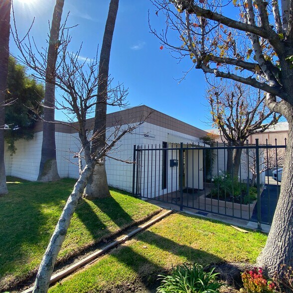 More Photos Of 1291-1295 Los Angeles St, Glendale Warehouse For Lease