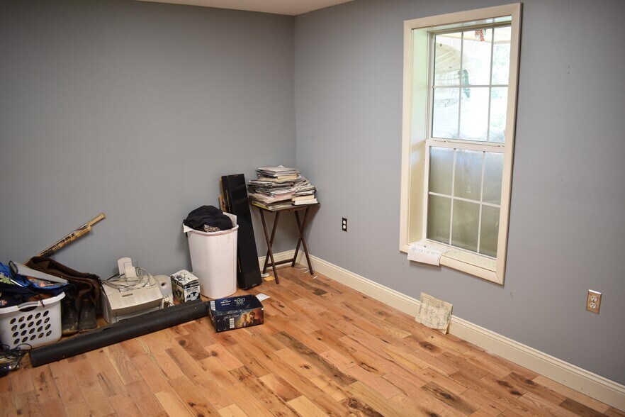 More Photos Of 135 Howard Rd, Fulton Industrial For Sale