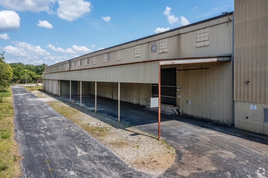 More Photos Of 851 E Maple St, Winter Garden Manufacturing For Lease