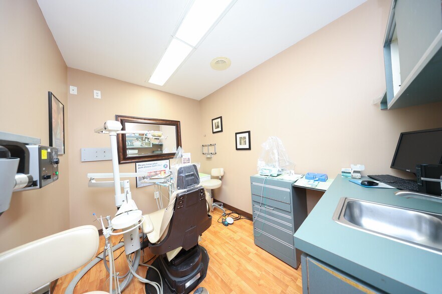 More Photos Of 8510 Bay 16th St, Brooklyn Office For Sale