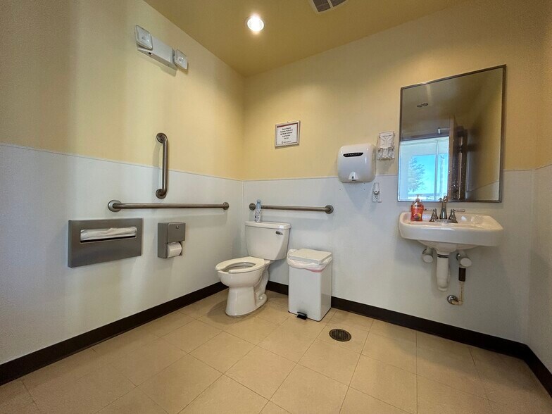 More Photos Of 6160-6182 Gunn Hwy, Tampa Unknown For Lease