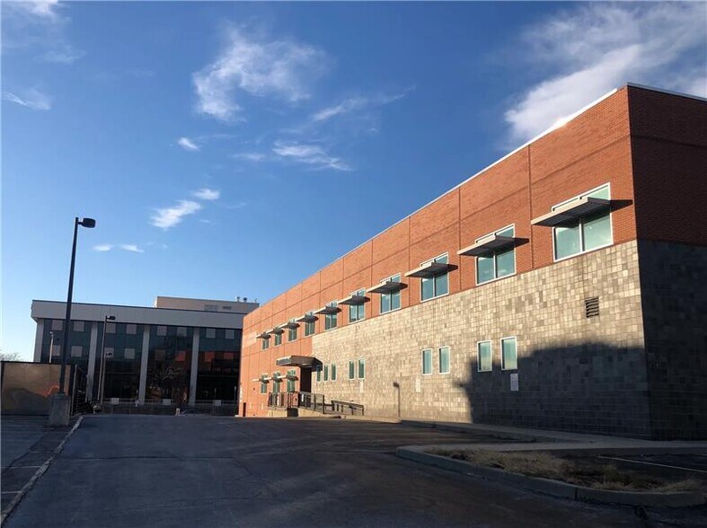 More Photos Of 1-3 E Armour Blvd, Kansas City Office For Lease
