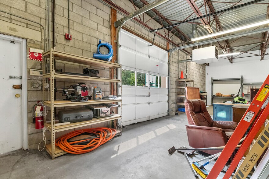More Photos Of 30 Ray Ave, Burlington Light Distribution For Lease