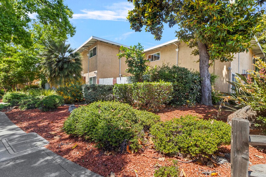 More Photos Of 101-147 Freeway Dr, Napa Apartments For Sale