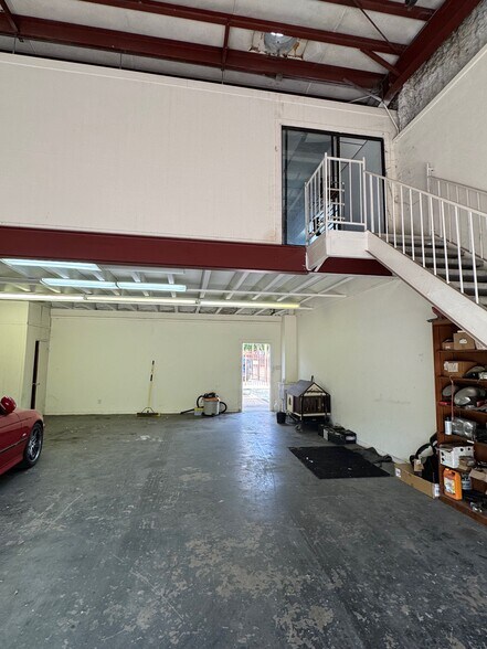 More Photos Of 6825 N Shepherd Dr, Houston Auto Repair For Lease