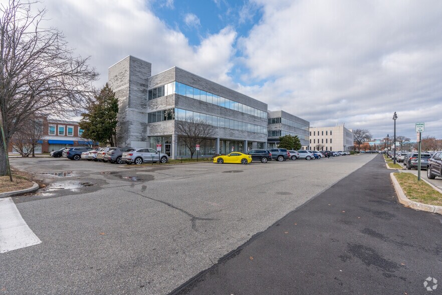 More Photos Of 1305 Franklin Ave, Garden City Office For Lease