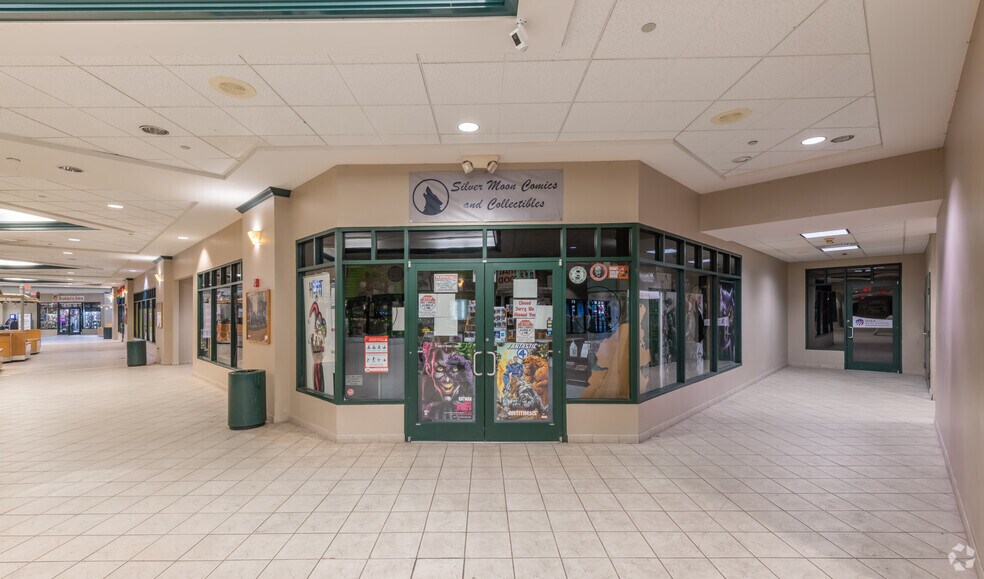 More Photos Of 2 East India Sq, Salem General Retail For Lease