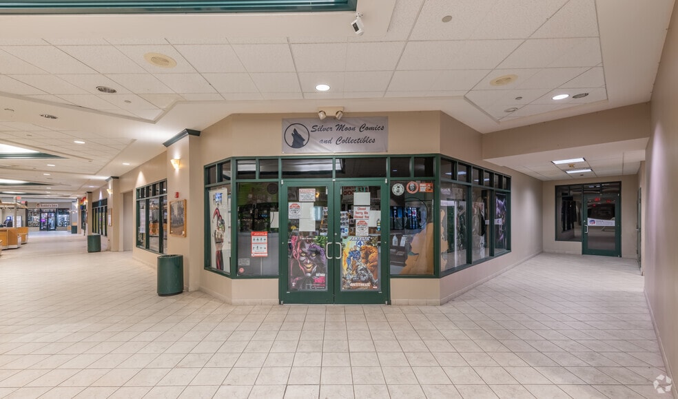 More Photos Of 2 East India Sq, Salem General Retail For Lease