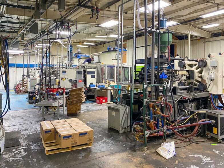 More Photos Of 101 Juneau & 301 2nd St, Elroy Industrial For Sale