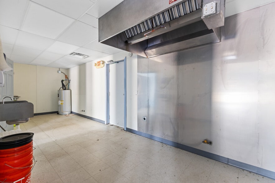 More Photos Of 347 N Ash St, Nowata Auto Dealership For Lease