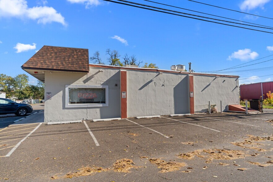 More Photos Of 1510 Haines Rd, Levittown Storefront Retail Office For Sale