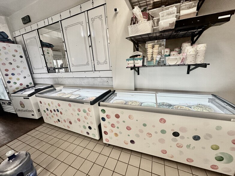 More Photos Of 136 Hamilton Ave, Greenwich Storefront Retail Residential For Lease