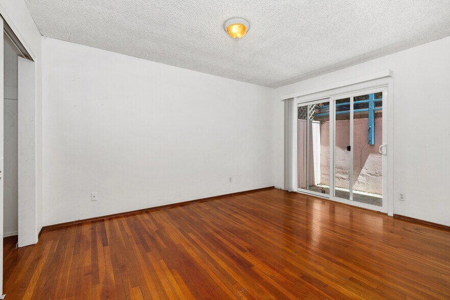 More Photos Of 2801-2807 Columbia St, San Diego Apartments For Sale