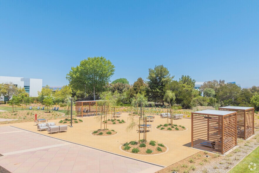 More Photos Of 7999 Gateway Blvd, Newark Research And Development For Lease