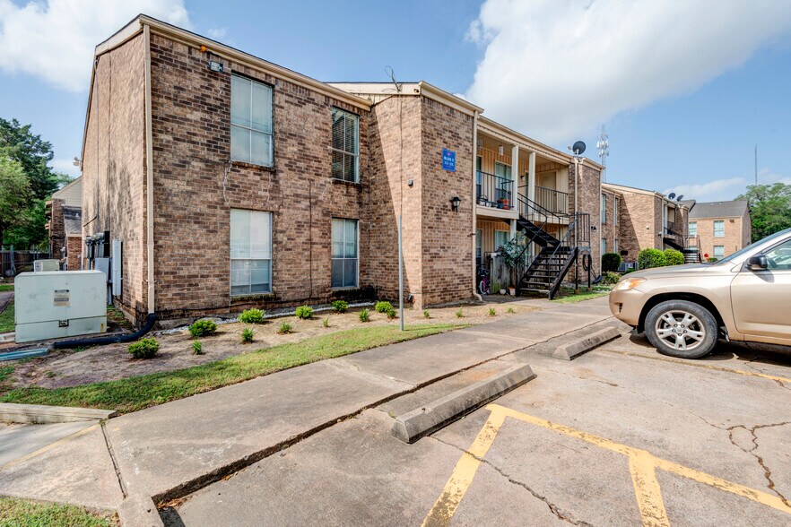 More Photos Of 708 Alabama St, Katy Apartments For Sale