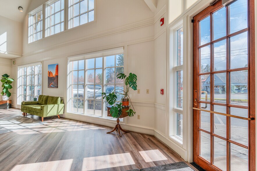 More Photos Of 345 SE 3rd St, Bend Office For Sale