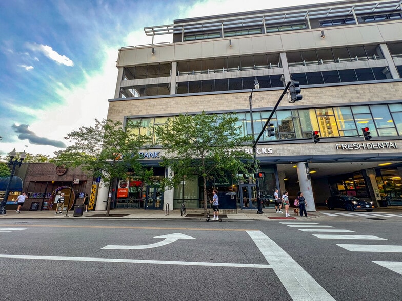 More Photos Of 3030 N Broadway St, Chicago Storefront For Sale