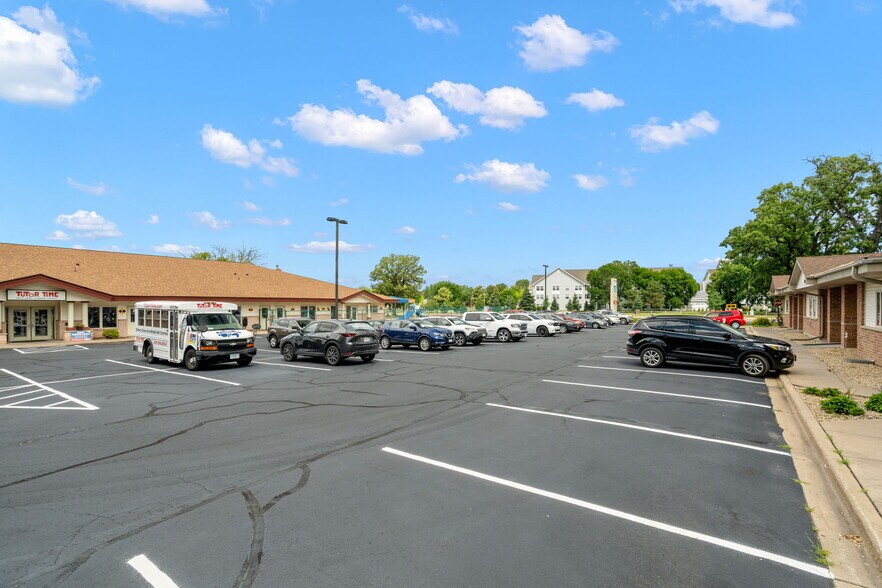 More Photos Of 3366-3368 NW Bunker Lake Blvd, Andover Medical For Sale