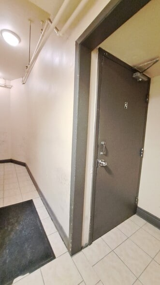 More Photos Of 248 Queen St E, Toronto Storefront For Sale