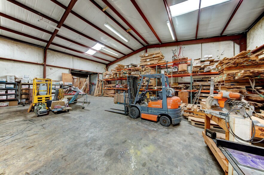 More Photos Of 10002 Grover Ln, Houston Warehouse For Sale
