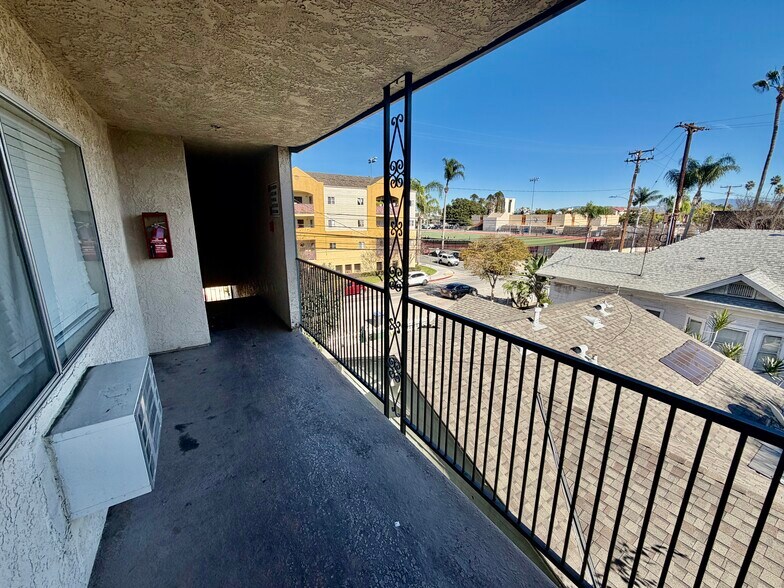More Photos Of 710 W Washington Ave, Santa Ana Apartments For Sale